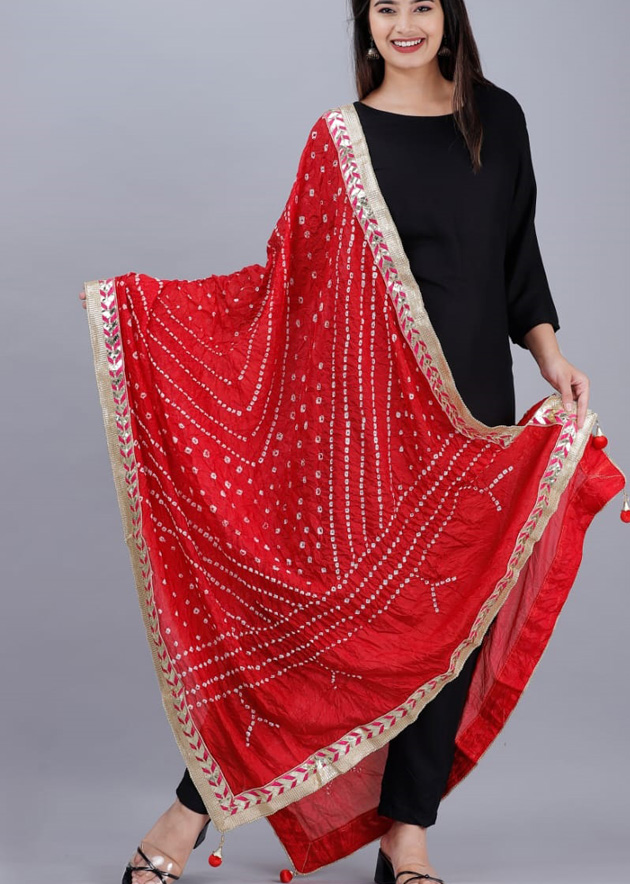 Black kurta and pants with red banarasi dupatta - set of three by Label  Krisha | The Secret Label